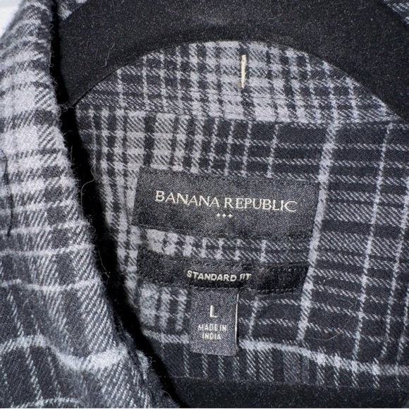 Men’s dark grey Banana Republic button down flannel, NWOT - Picture 3 of 3